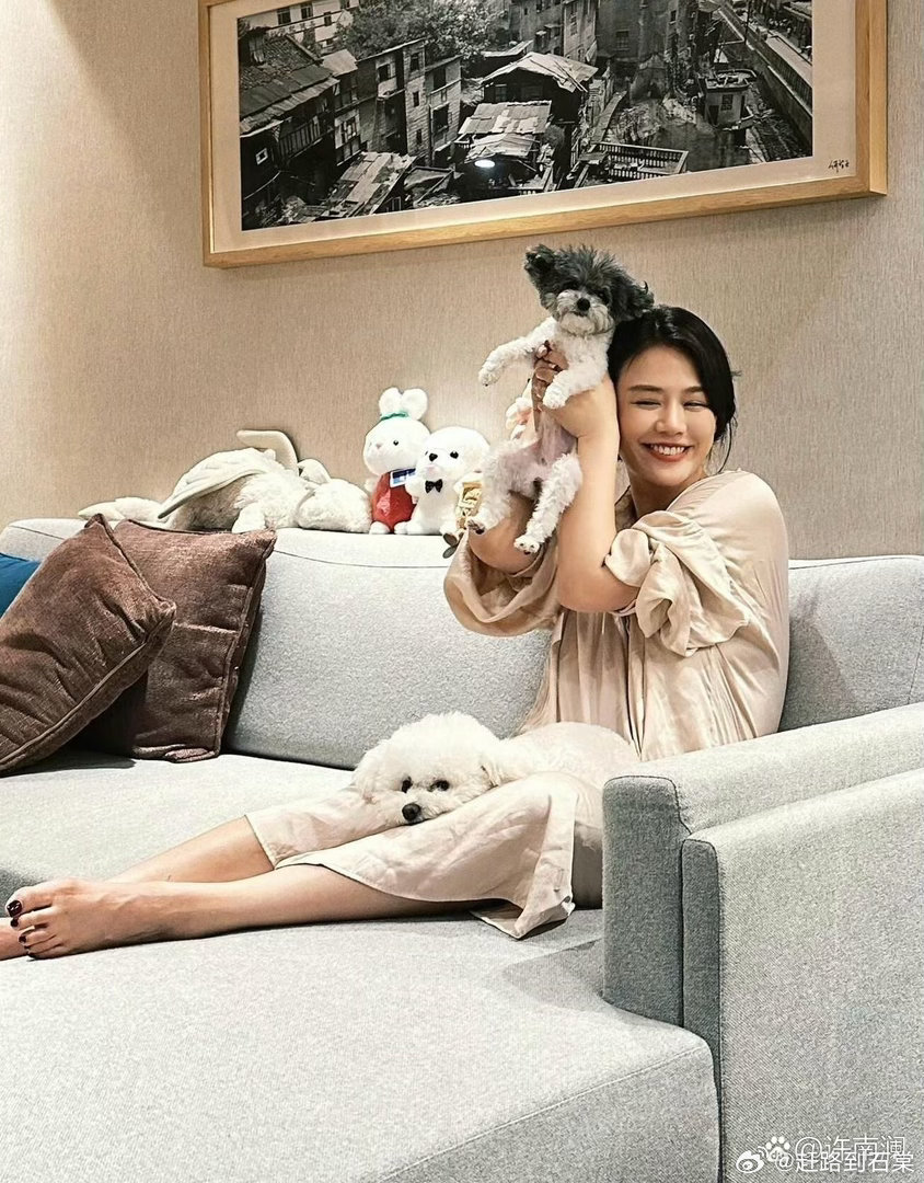 马思纯瘦后美到犯规，私服又潮又亮眼，真的爱惨了 