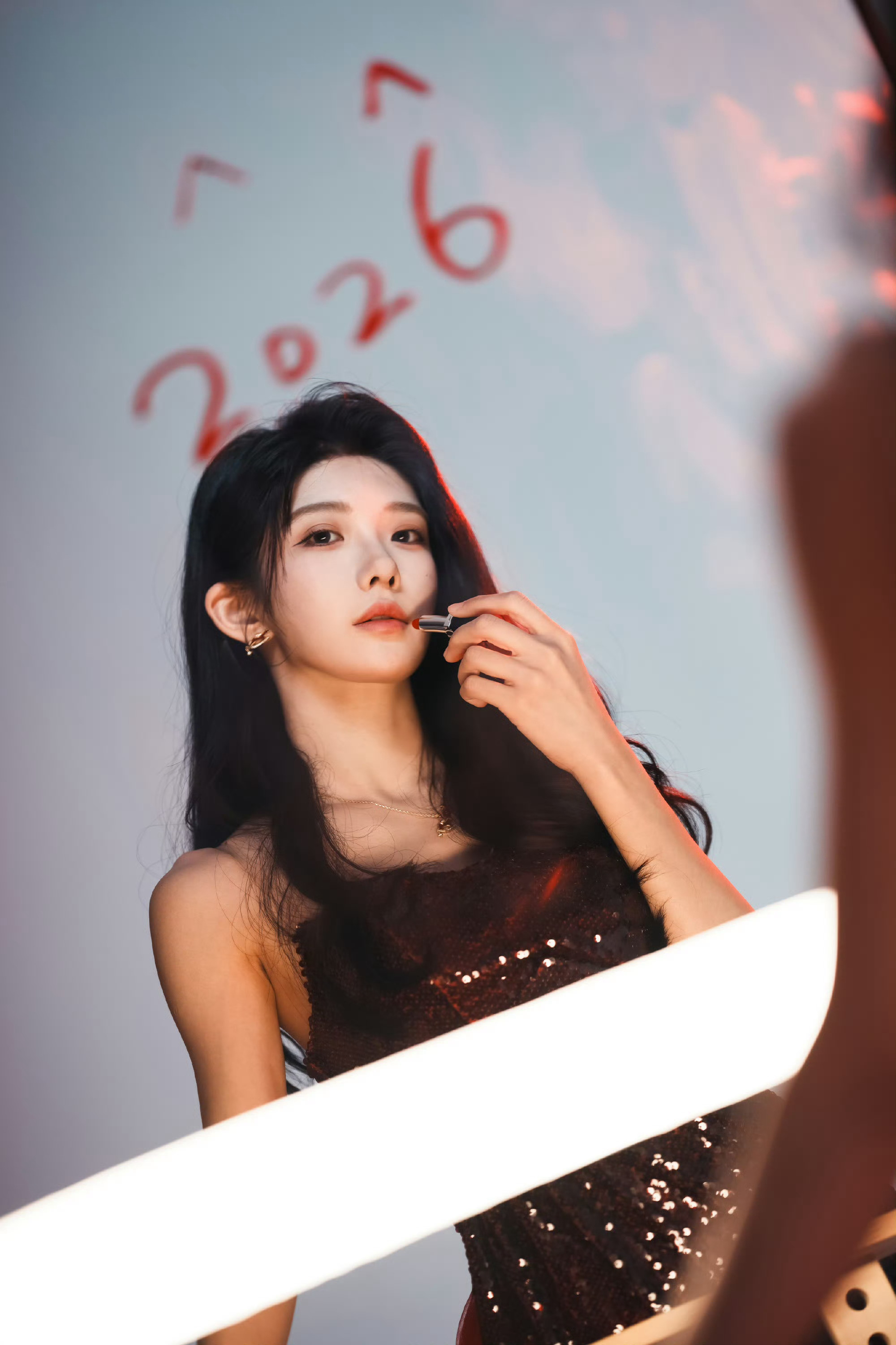 「我只不过补个唇蜜 你也不用注目礼💄」美人计