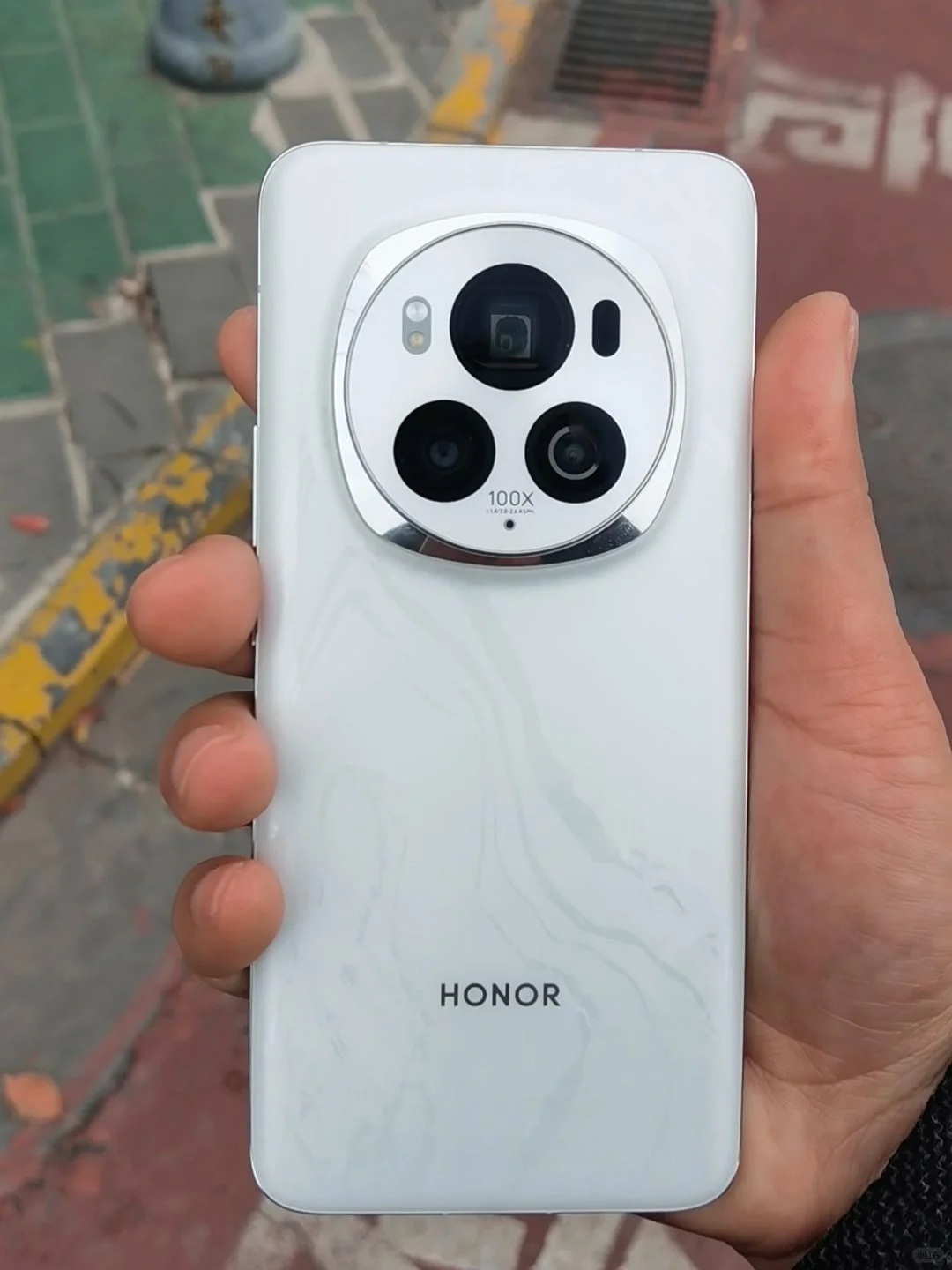 荣耀亏麻了家人们！
这么大的反差谁受得了，同样是5499元的售价，为啥大家都盯着...