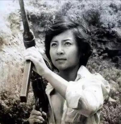 1975年，上百名美军惨死在越南美女特工阮文慧手下，美军悬赏10万未果，谁知4年