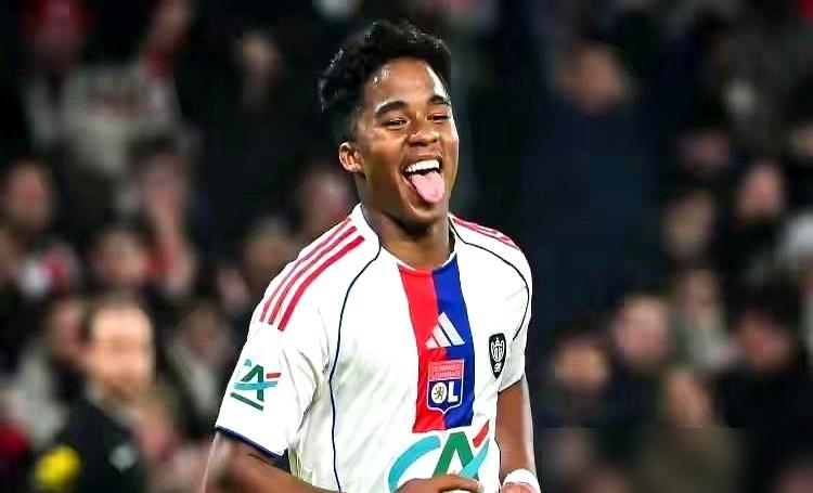 巴西队的“天才”标签半毛钱不值。哪怕是皇马预定的未来之星Endrick，17岁时