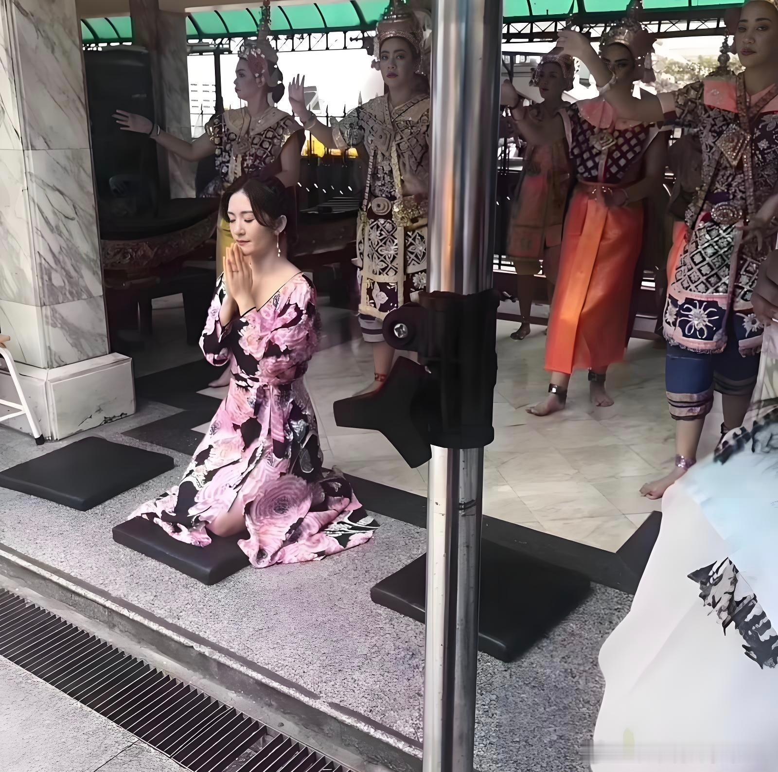 谢娜夫妇身家早过亿了，都有几辈子花不完的钱，她还求什么？
