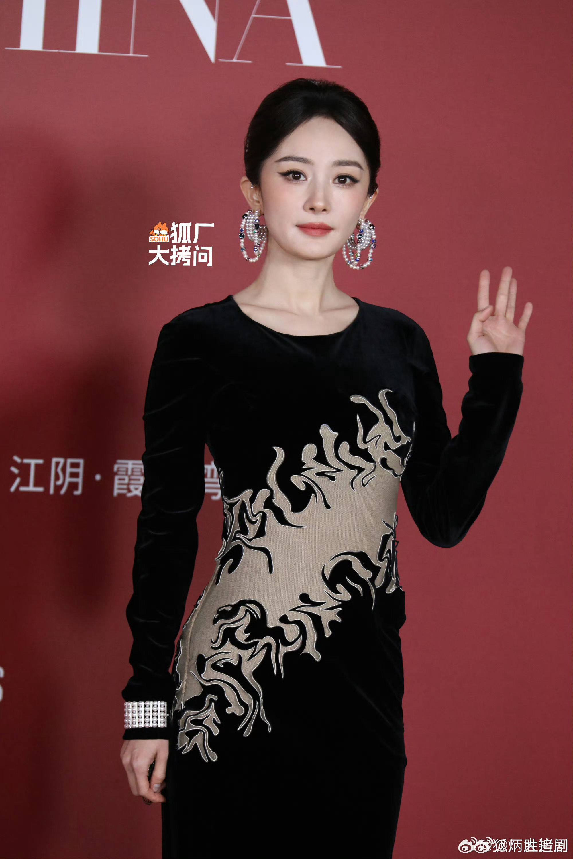 杨幂时尚芭莎红毯压轴登场，这个生图状态绝了！不惧生图！ ​​​