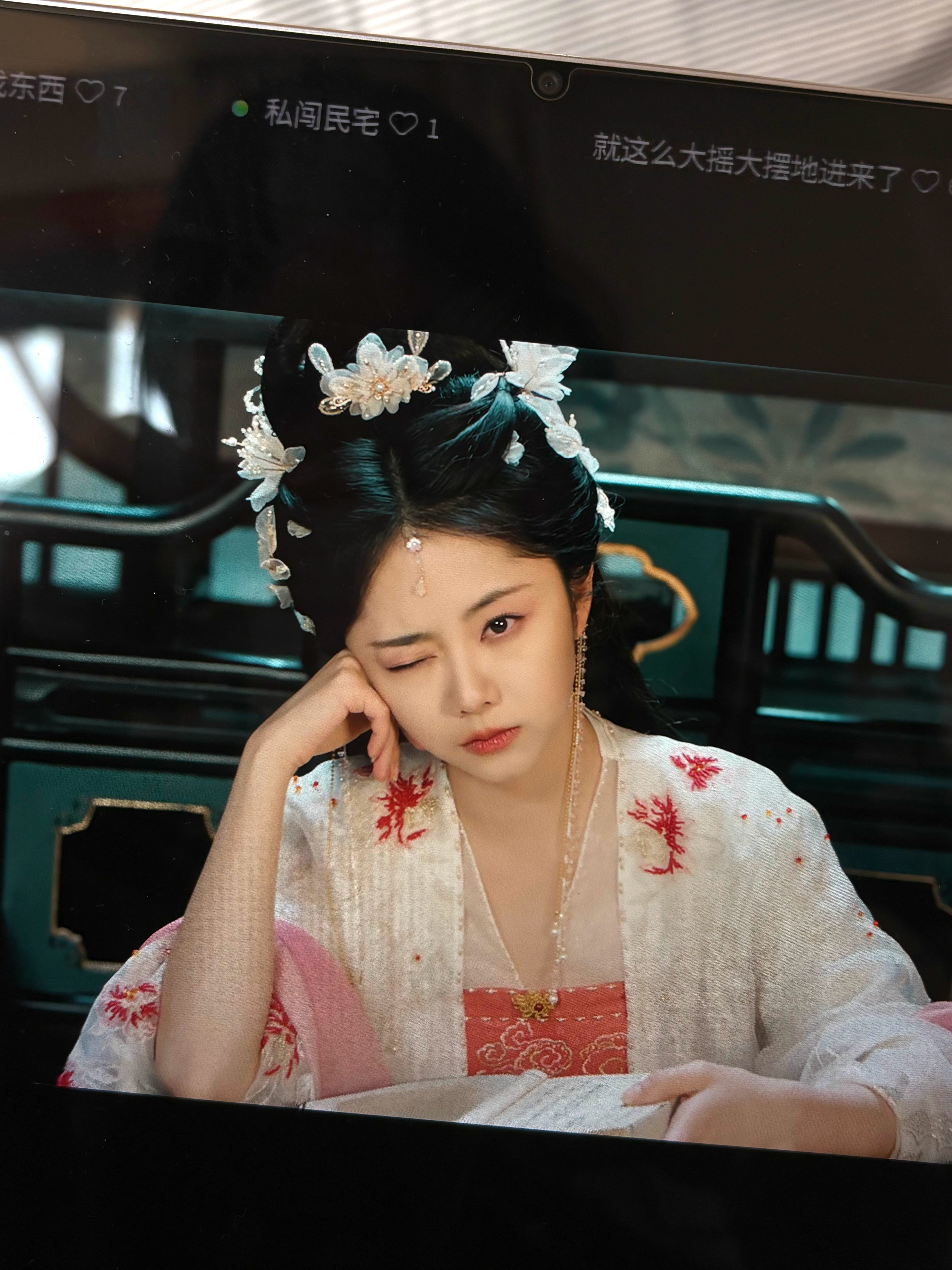 就这样开启了新副本太好磕了 红烨怎么可以这么帅 一百年前更帅了 一下又看完了三集