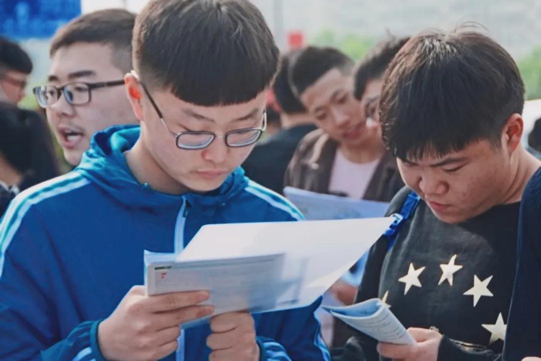 直面高考焦虑，守心自渡
 
高考将至，焦虑如影随形，这并非懦弱，而是对未来的郑重