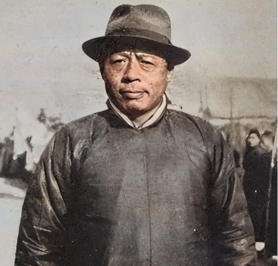 1944年，八路军干部陈克被伪军抓住，临刑之前，一汉奸自告奋勇：“太君交给我，我