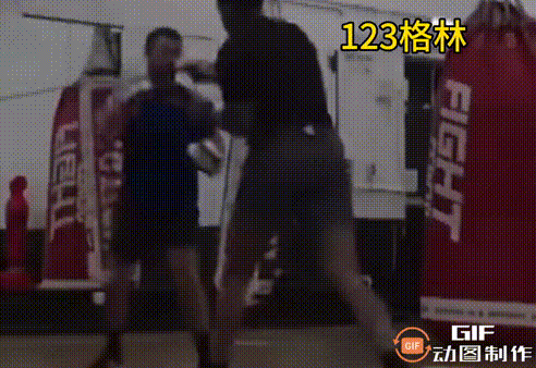 在勇士被一拳击倒！
来到奇才练习拳击术！
司马昭之心，路人皆知！
有不少网友认为
