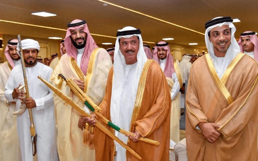 为什么有钱的沙特阿拉伯王国不能成为地区强国？

说起沙特，人们脑海里面的立马浮现