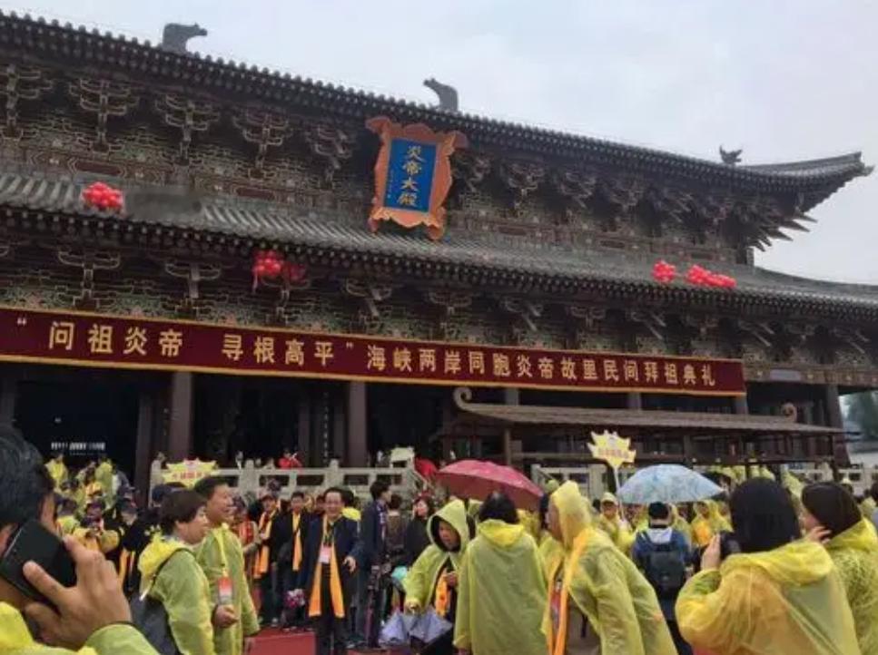 五一还没到，大批台湾同胞纷纷来到大陆，不去景区拍照打卡、不品尝特色美食，不喝茅台