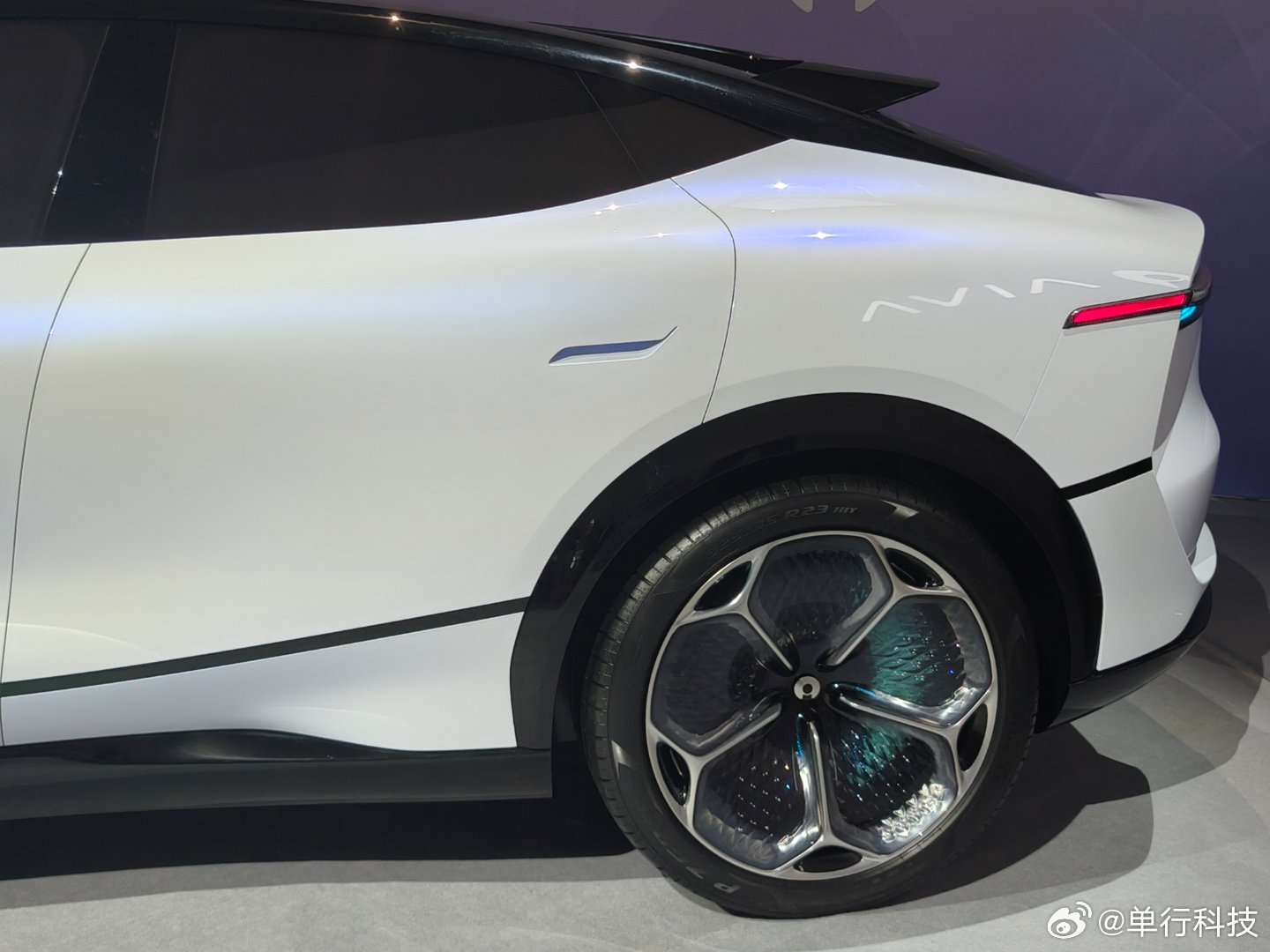实拍AIVA概念车Origin Concept，确实帅啊！不过没看到充电接口，会