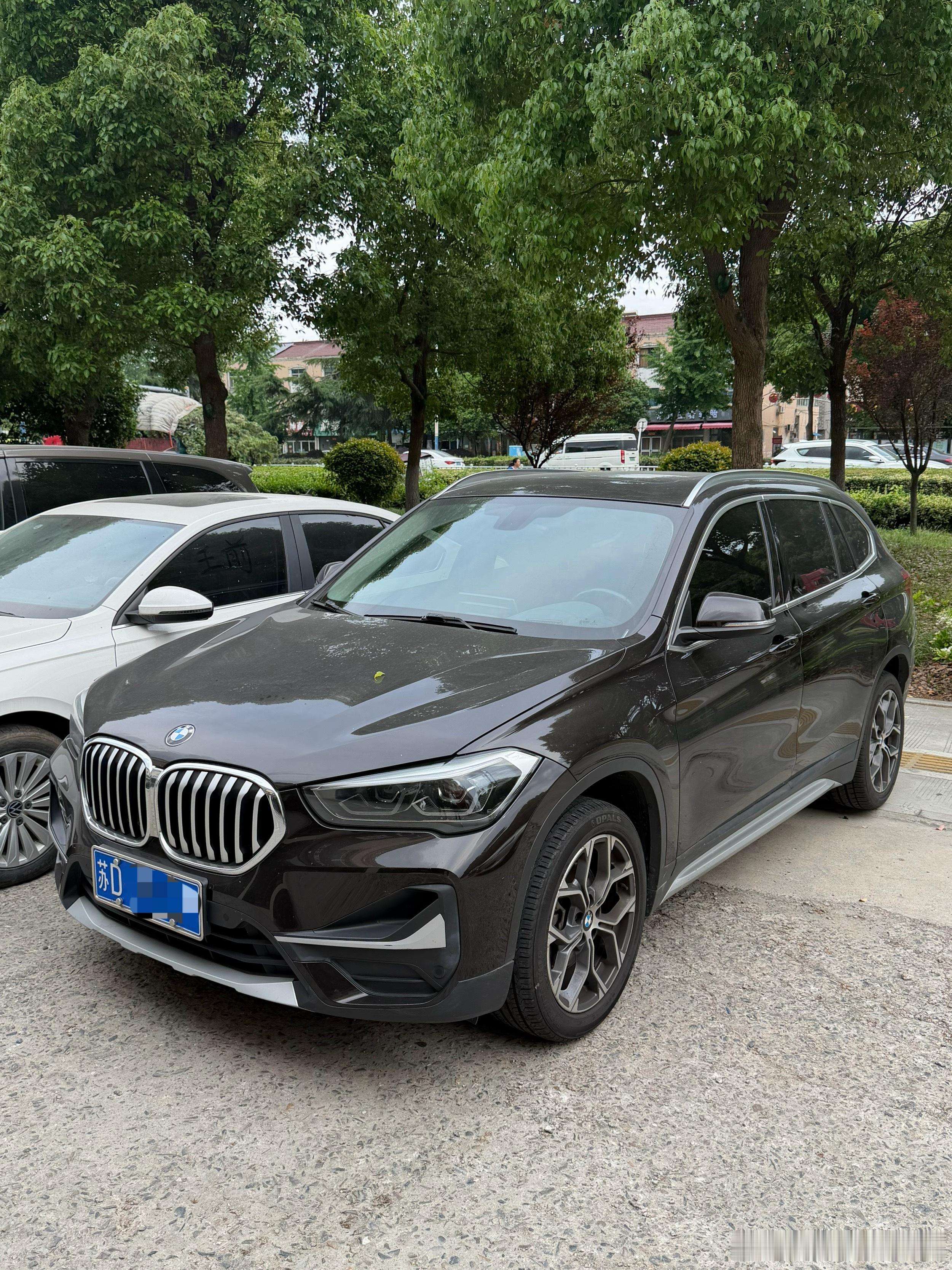 又来一台20款的x1 20i 尊享，最近感觉bba有点滞销呢
