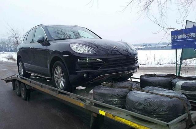 【俄罗斯数百辆保时捷遭断电锁死】11月28日起，俄罗斯多个地区陆续传出保时捷车辆