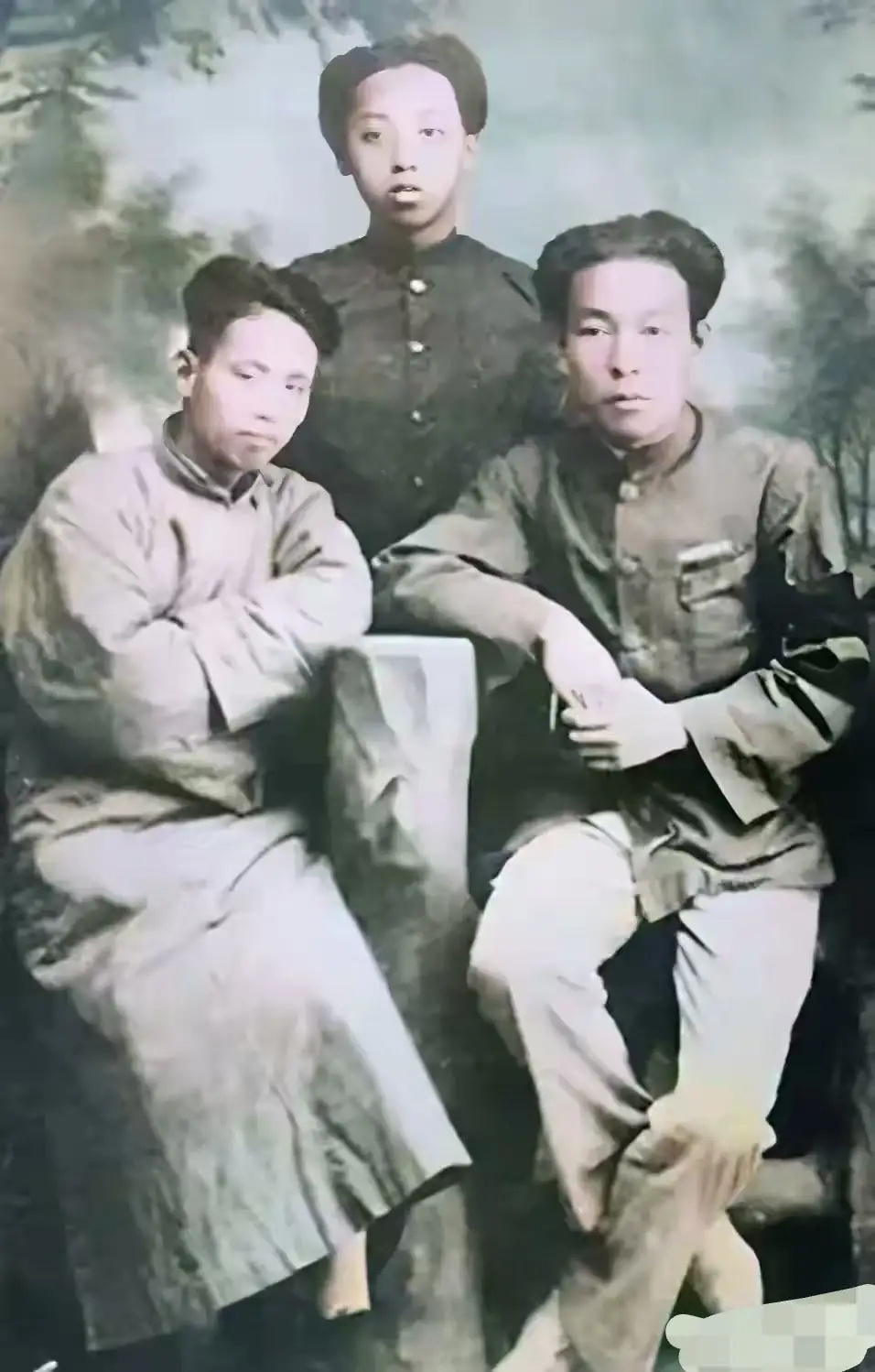 1928年，杨靖宇罕见留影，当时他正处于青年时期从事秘密革命工作 