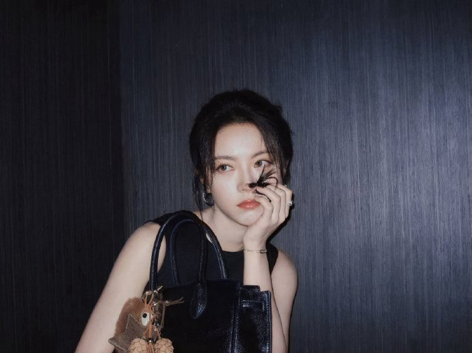赵今麦ELLE新加坡八月刊 新加坡ELLE封面史上最年轻的华语女星——这个tit