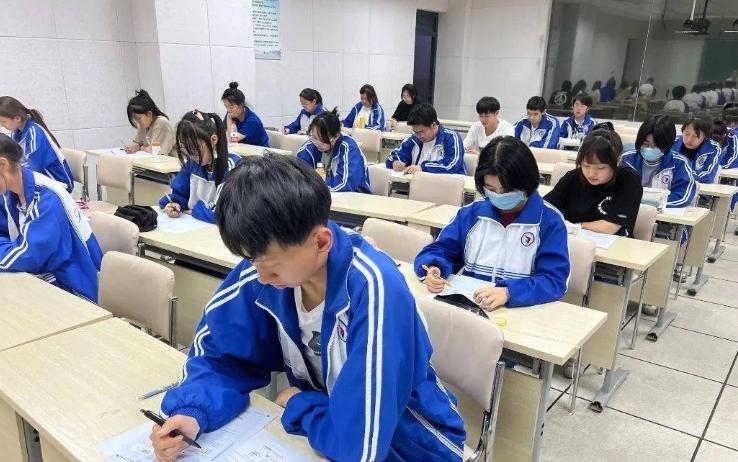 河南正式公布了2023级普通高中学生学业水平合格性考试的时间，要求他们必须参与学