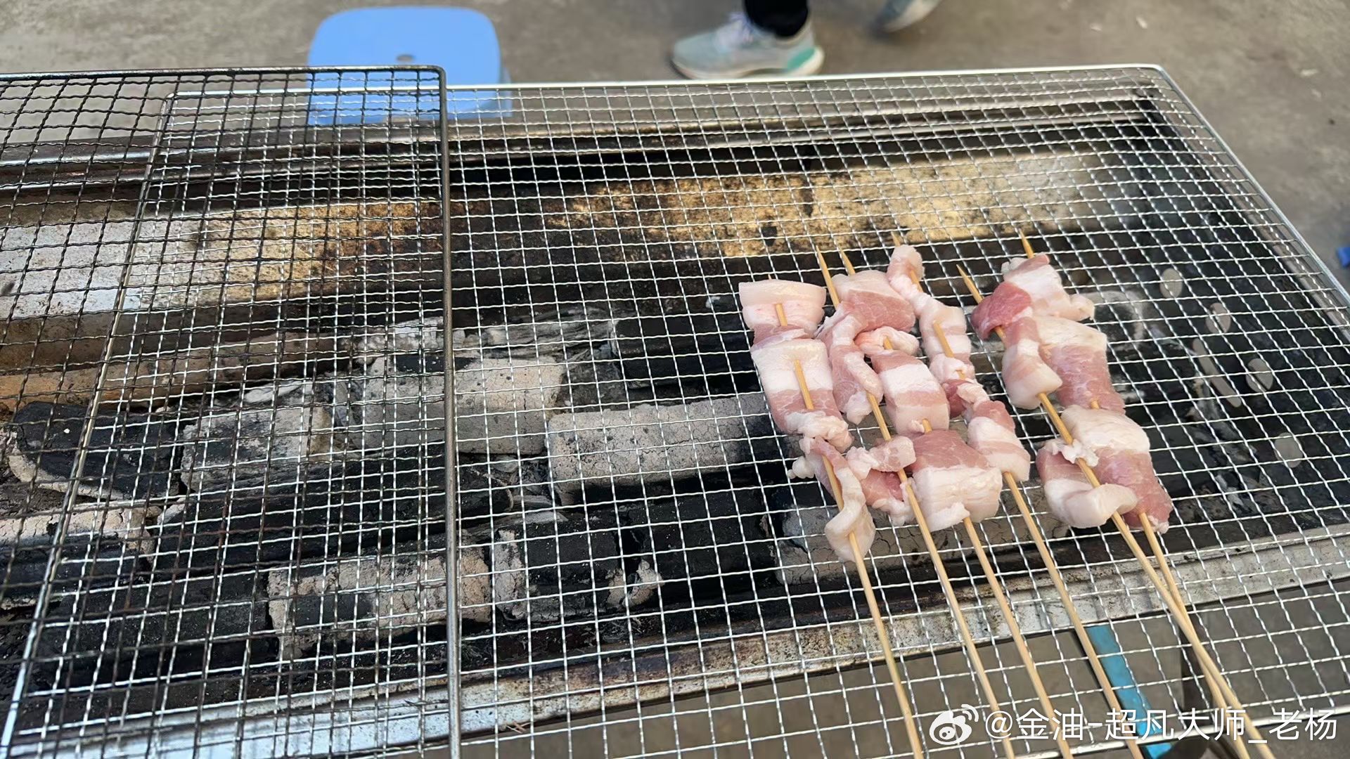 烧烤是一门技术活，很明显我不会黄金黄金连跌三天金价现货外汇黄金原油博弈大师-老杨