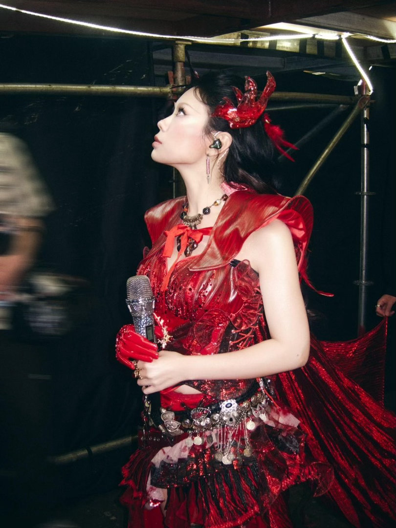 万妮达回应歌手歌手2026跳出固有曲风标签勇敢尝试，万妮达用真诚回应，诠释独属于
