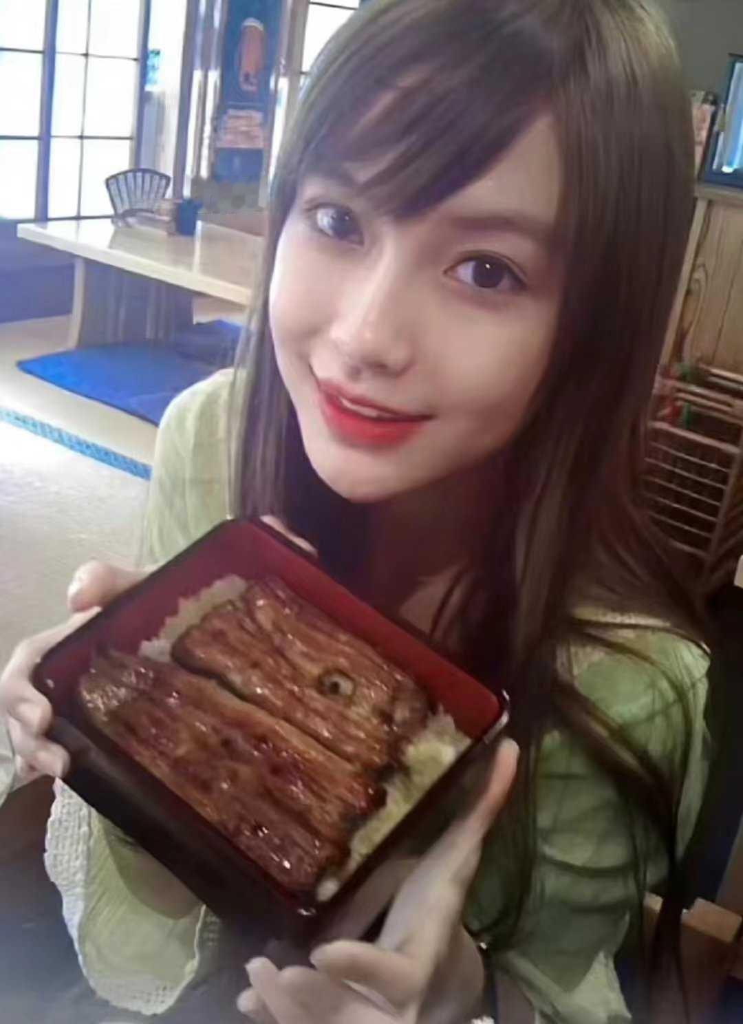 angelababy angelababy 你和快乐一样值得我去奔赴，因为有特别