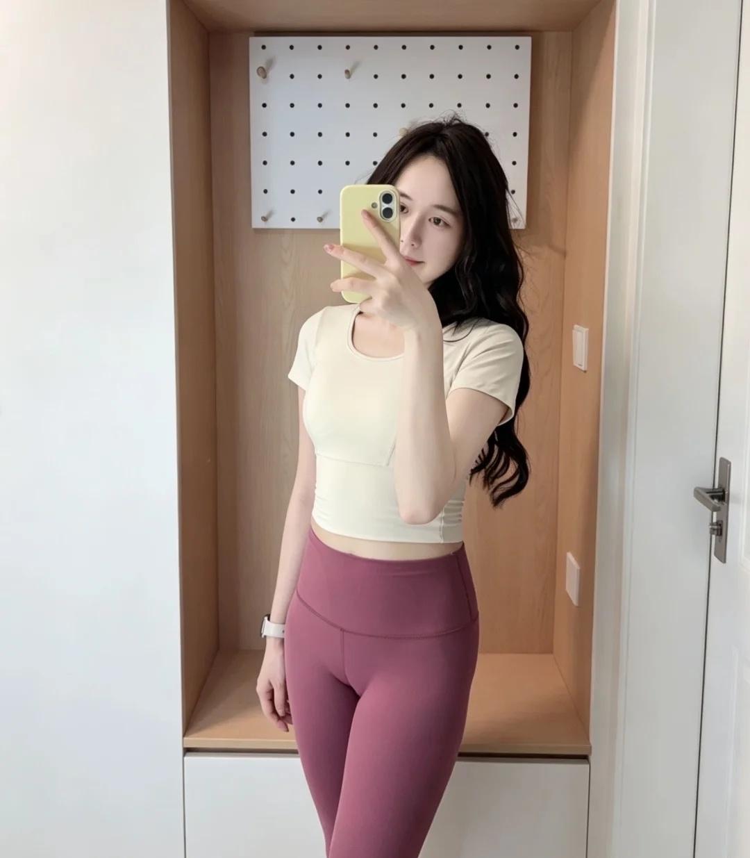 反手摸肚脐 你们可以咩？
时隔11年 我已经做不到了[流泪]穿搭 OOTD 女生