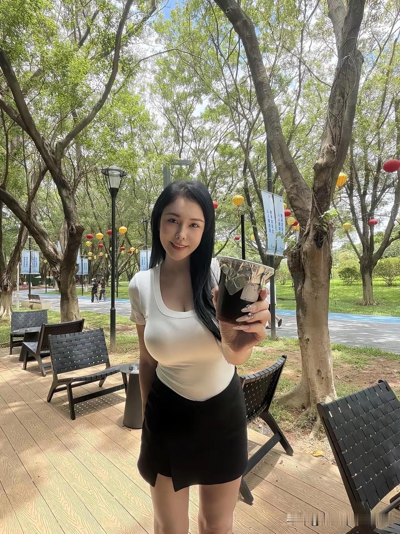 要想别人看得起你
做到三点就够了

第一，不要和别人说话
第二，不要和任何人接触