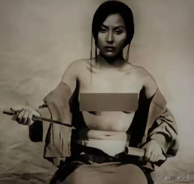 这是日本战败投降之后，部分日本女子所采取的行动，通过照片能够看得出来，它们在采取