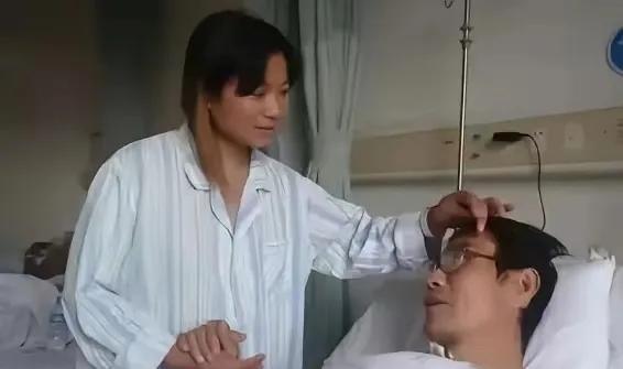 山东一男子查出尿毒症住院1个月，谁知！5个哥姐无人探望！但就在这时！一个意想不到