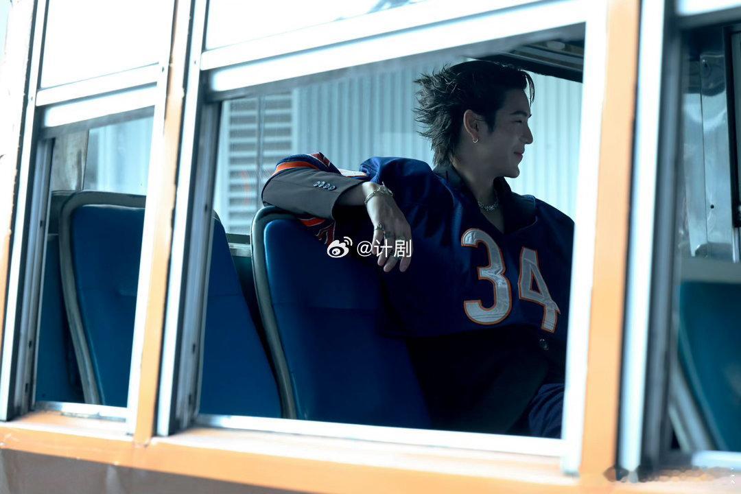 JAYLERR谈及好友BKPPJAYLERR携新专辑JLR回归 JAYLERR跟