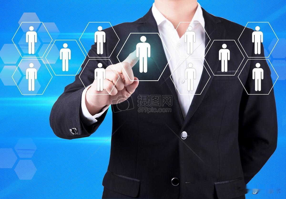 步入社会后，能力与学历都至关重要，二者相辅相成。学历是求职的“敲门砖”，不少企业