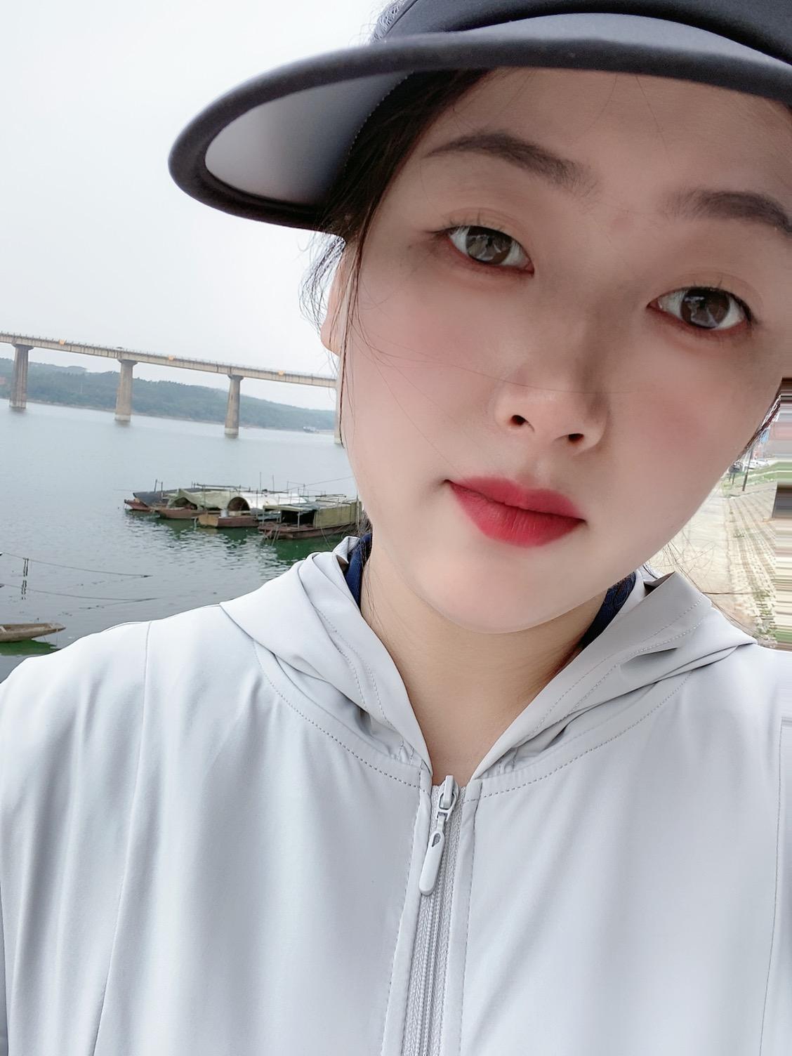 今天天气真好，出来走走。