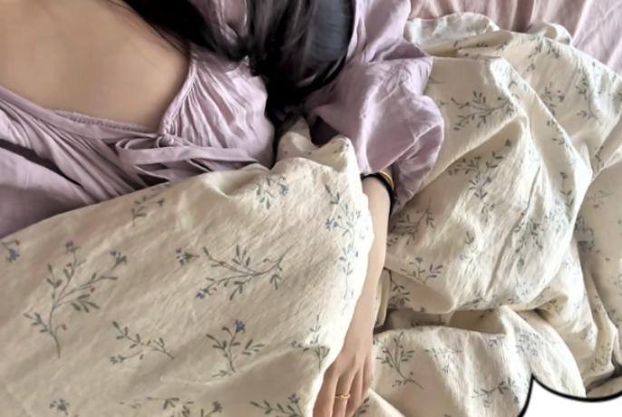 "没我老公大，我老公比较大嘛"！深夜卧室里，女子被陌生男子摸进房间，对方企图冒充