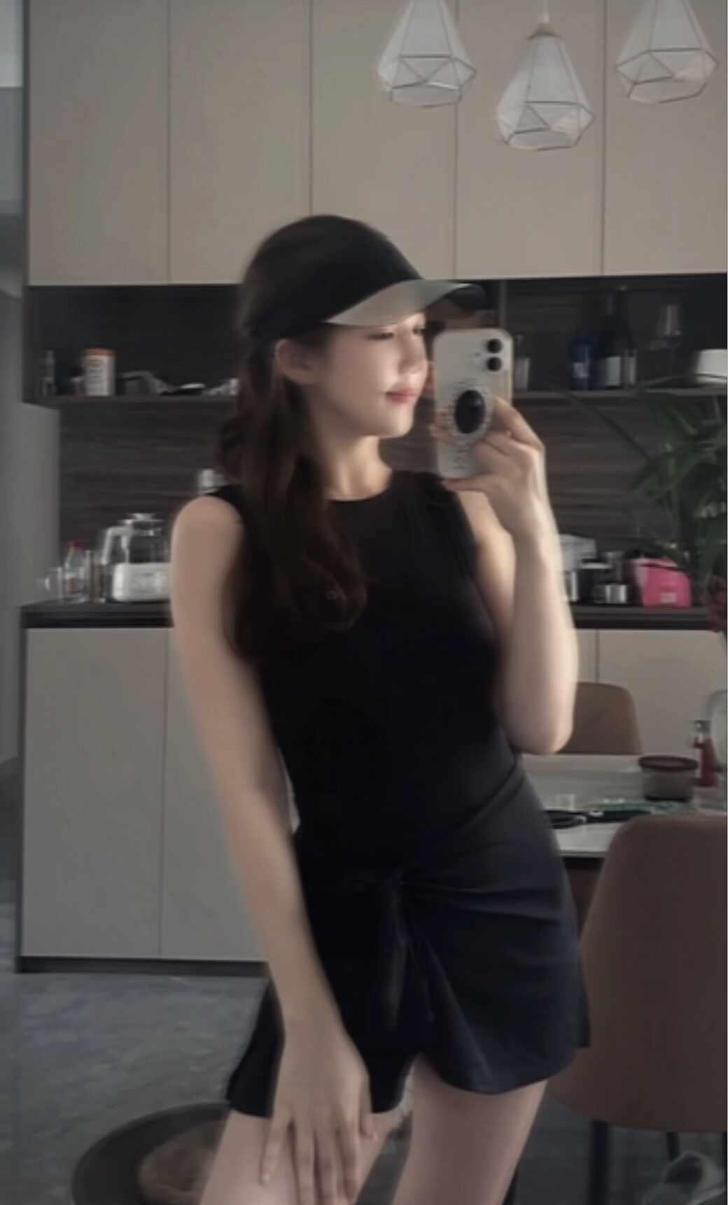 🎾｜一周网球穿搭
黑白总是很百搭
网瘾的网是网球的网 网球穿搭 城市网球风 网
