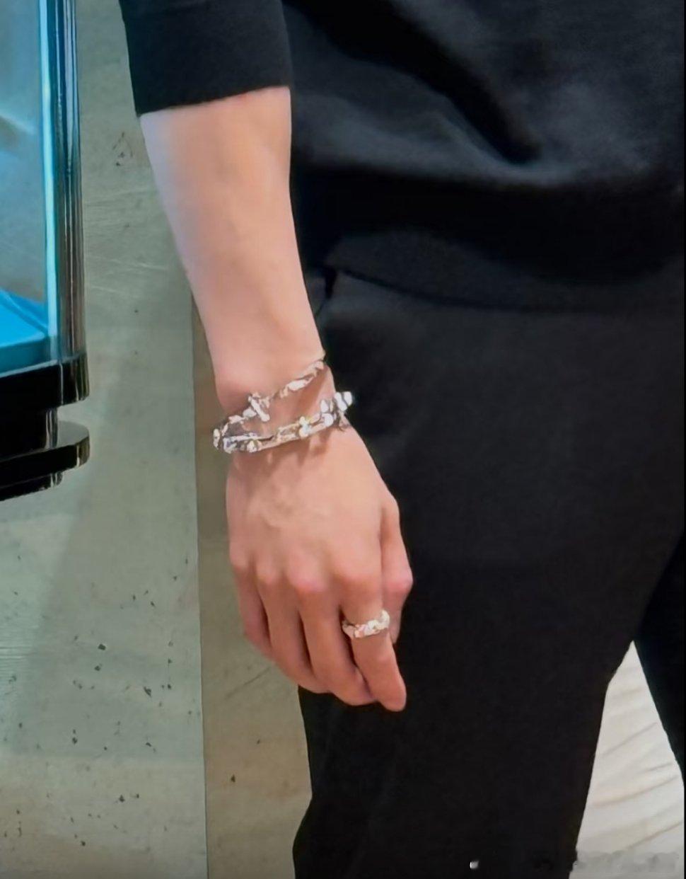 这个汪顺把Tiffany戴得太好看了 