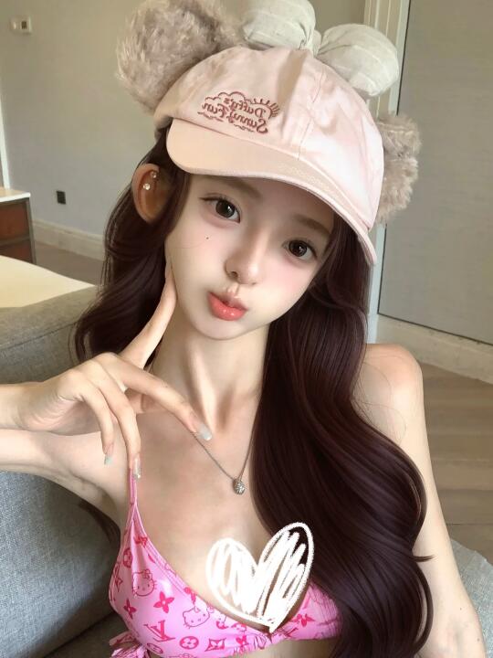 a charmmykitty 🫧🎀🧴