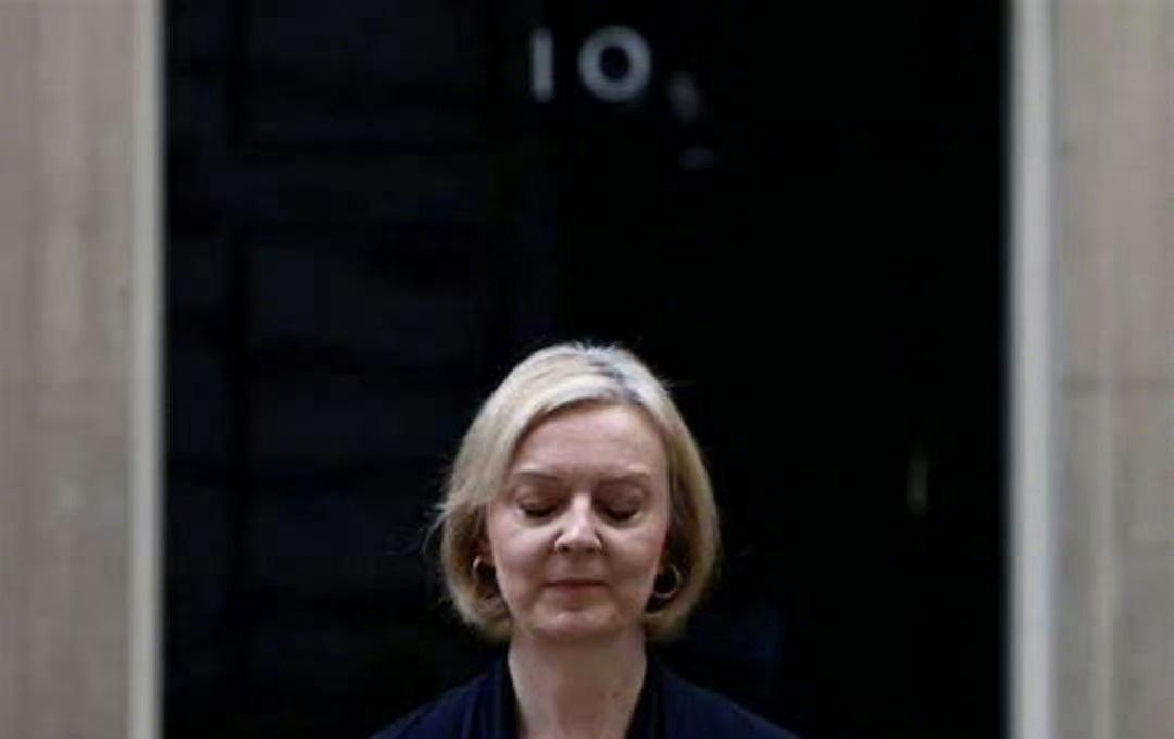 特拉斯，虽然只做了45天英国首相，但是，她最起码还是英国首相。
高市早苗，现在能