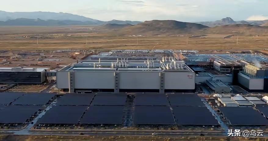 “尴尬了！”
特朗普万万想不到，自己绞尽脑汁从中国台湾地区“抢”来台积电，到最后