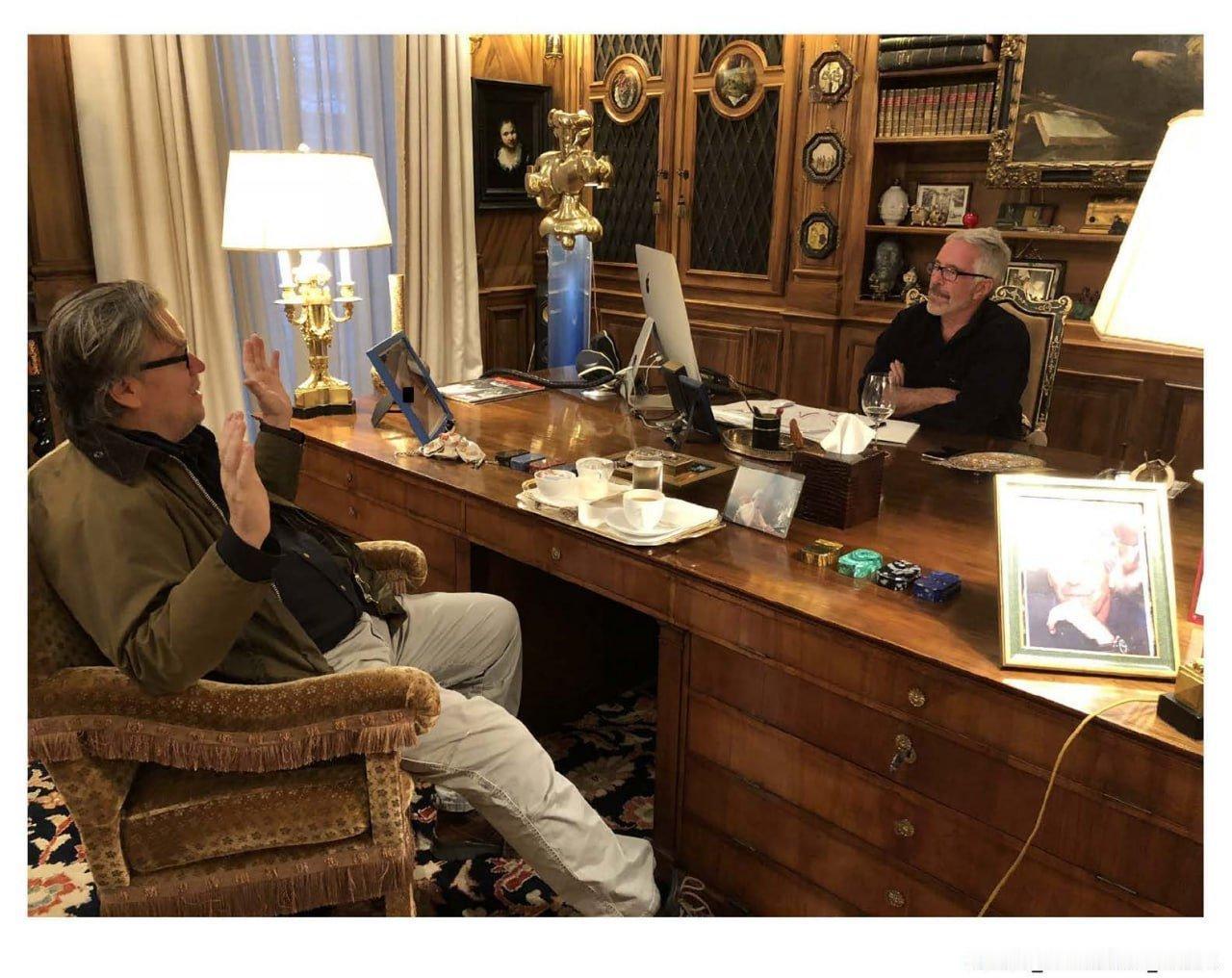 美国众议院监督委员公布了爱泼斯坦庄园的最新照片

照片中再次出现比尔盖茨，史蒂夫