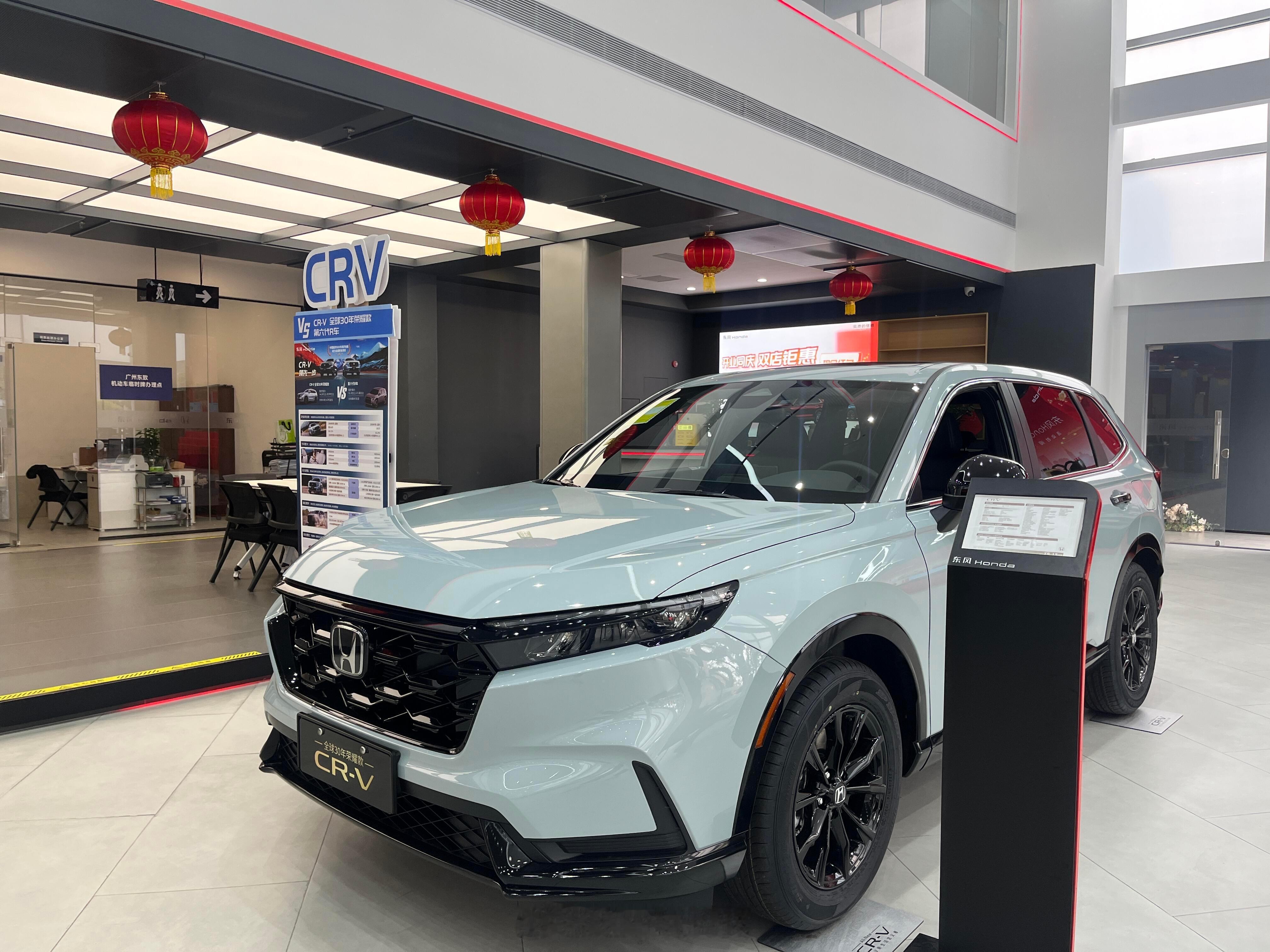 全系标配L2辅助驾驶，支持远程启动，前排座椅通风加热，油耗低至4升多，家用很省心