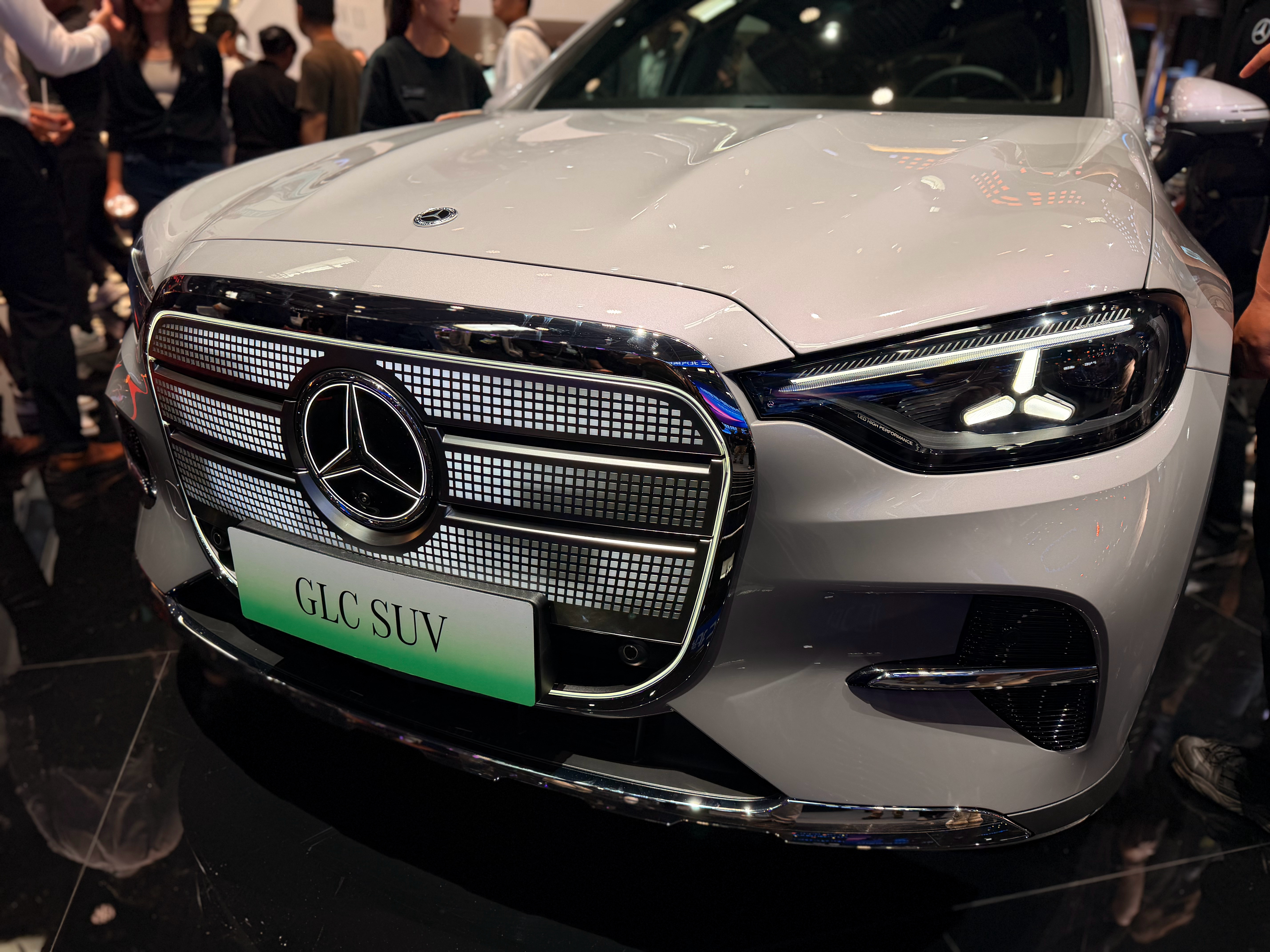 北京车展  GLC SUV 咋说呢，前面辨识度还行吧，后灯的质感真的很塑料。 北