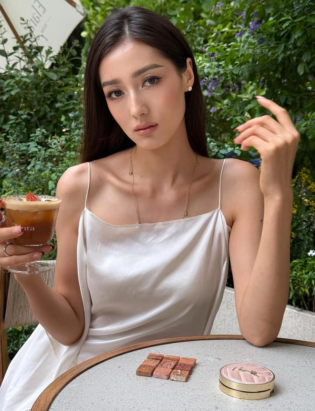 没有人是完美的 你爱我 我才完美。小麦色广州 ins 审美积累