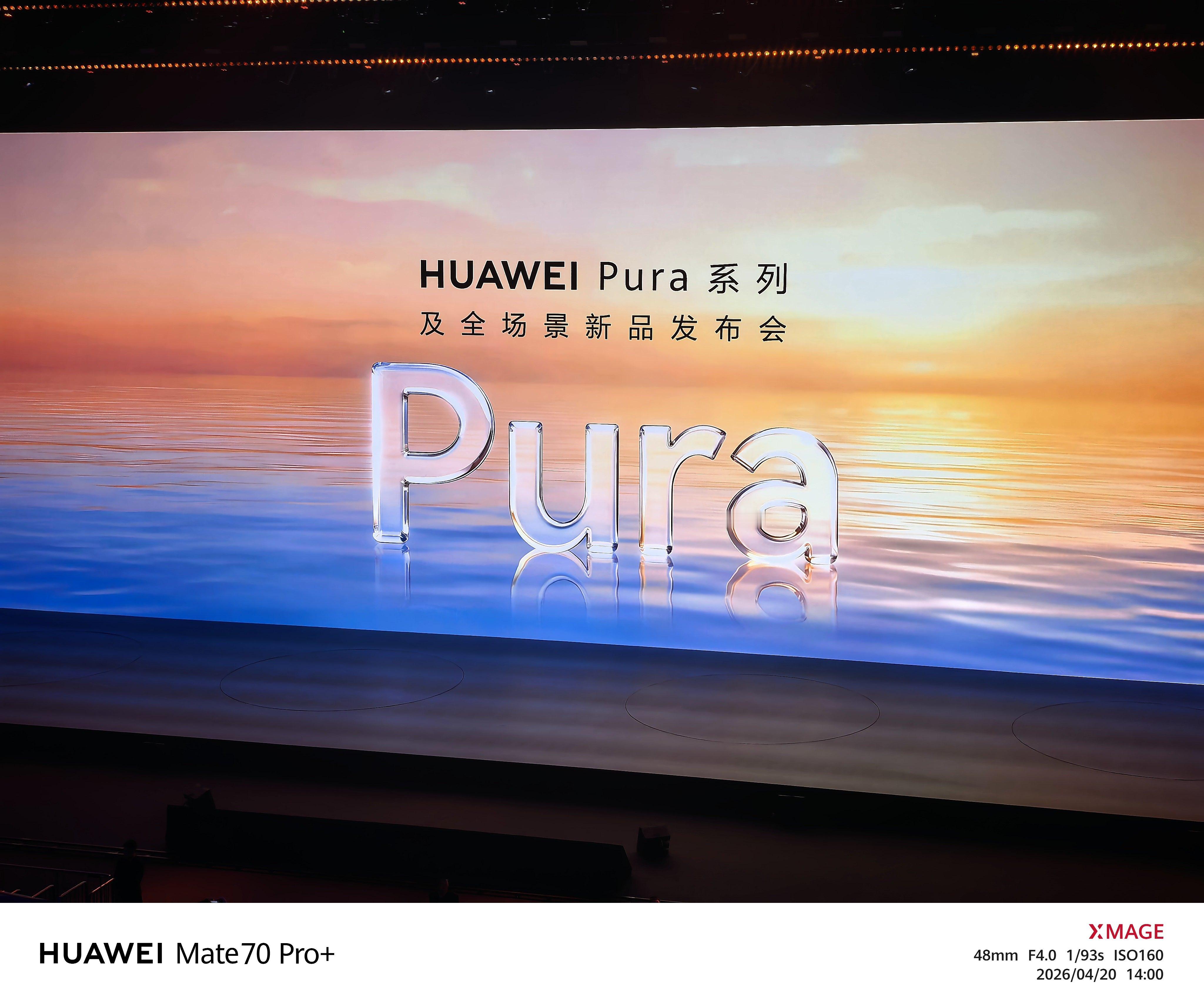 今天现场橘子海氛围感很足啊，开场前的海浪🌊白噪音，橘子海的背景，感觉和坐在海边