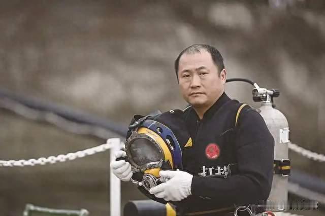 胡建：26 年潜行深海，向生命禁区下潜，做黑暗海底的打捞人