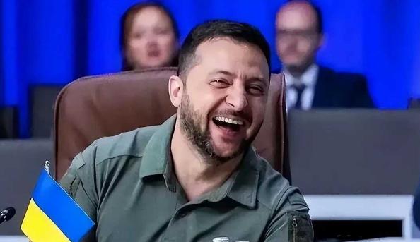 泽连斯基笑了，美国终于有求于他了！根据泽连斯基透露，乌克兰已经收到美国的请求，要