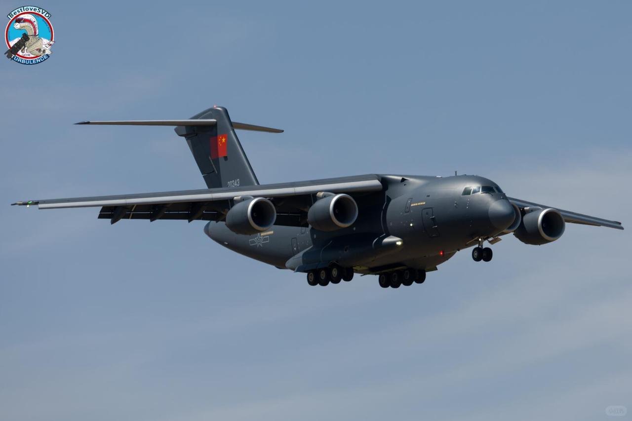 J-20四机护航Y-20B送志愿军英灵归家！