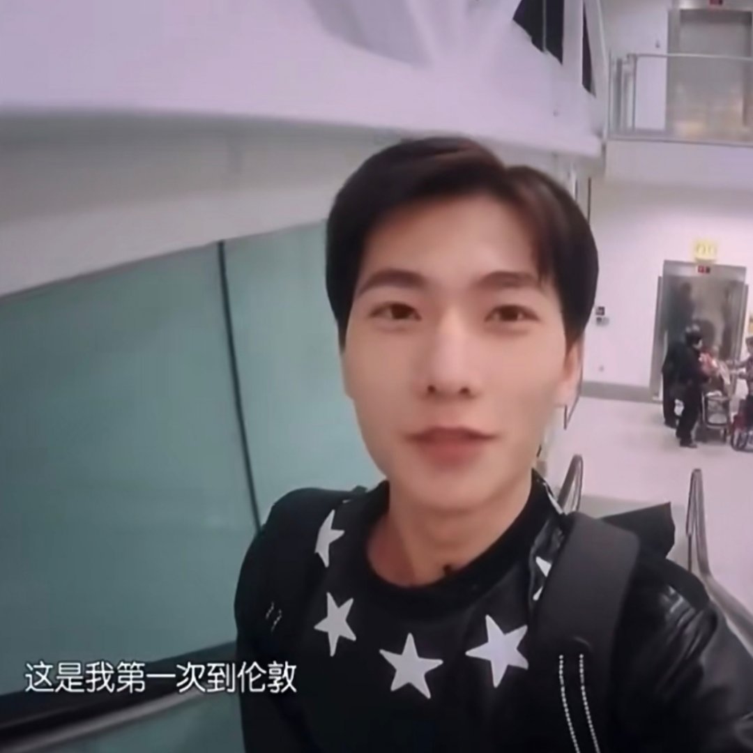 看花少2分析杨洋简直就是突然从涉世未深眼神清澈的大学生爆改成经历各种社会毒打的牛