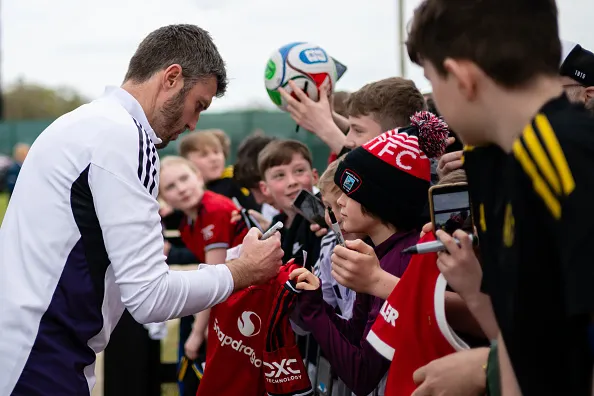 默森：曼联还没准备好下赛季争冠，得再引进几名球员