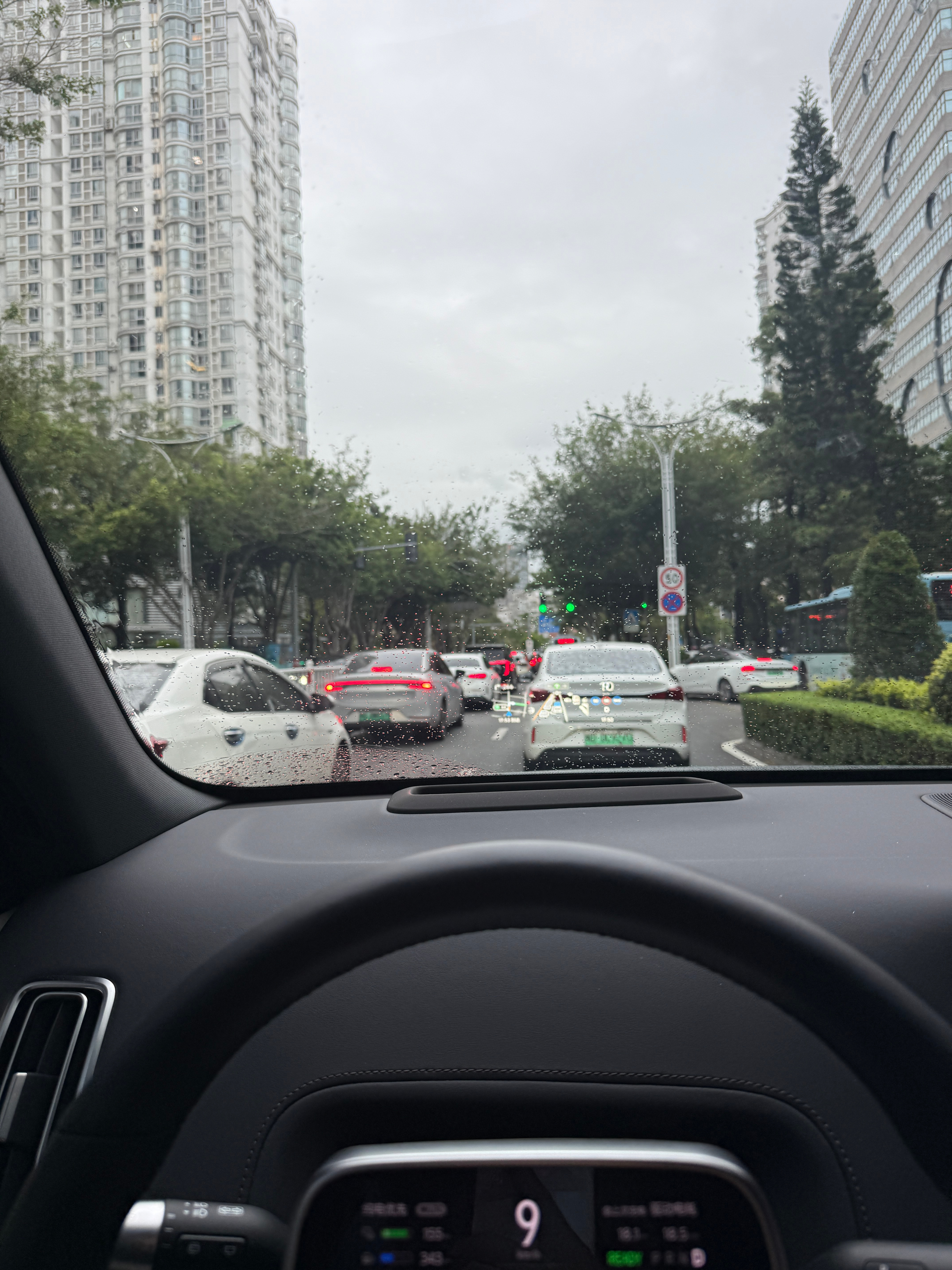 厦门又下雨了 每次下雨都感觉莫名的emo ​​​