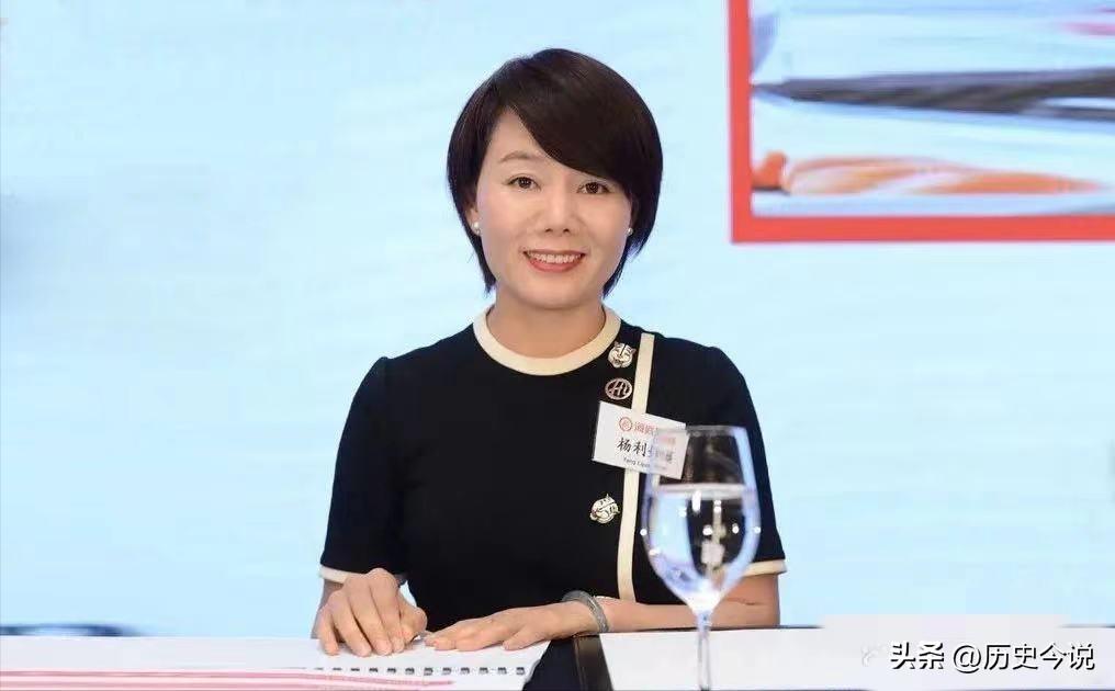 四川打工妹杨利娟：为兄还债守初心，陪伴海底捞24年，逆袭成125亿海外女老板
 