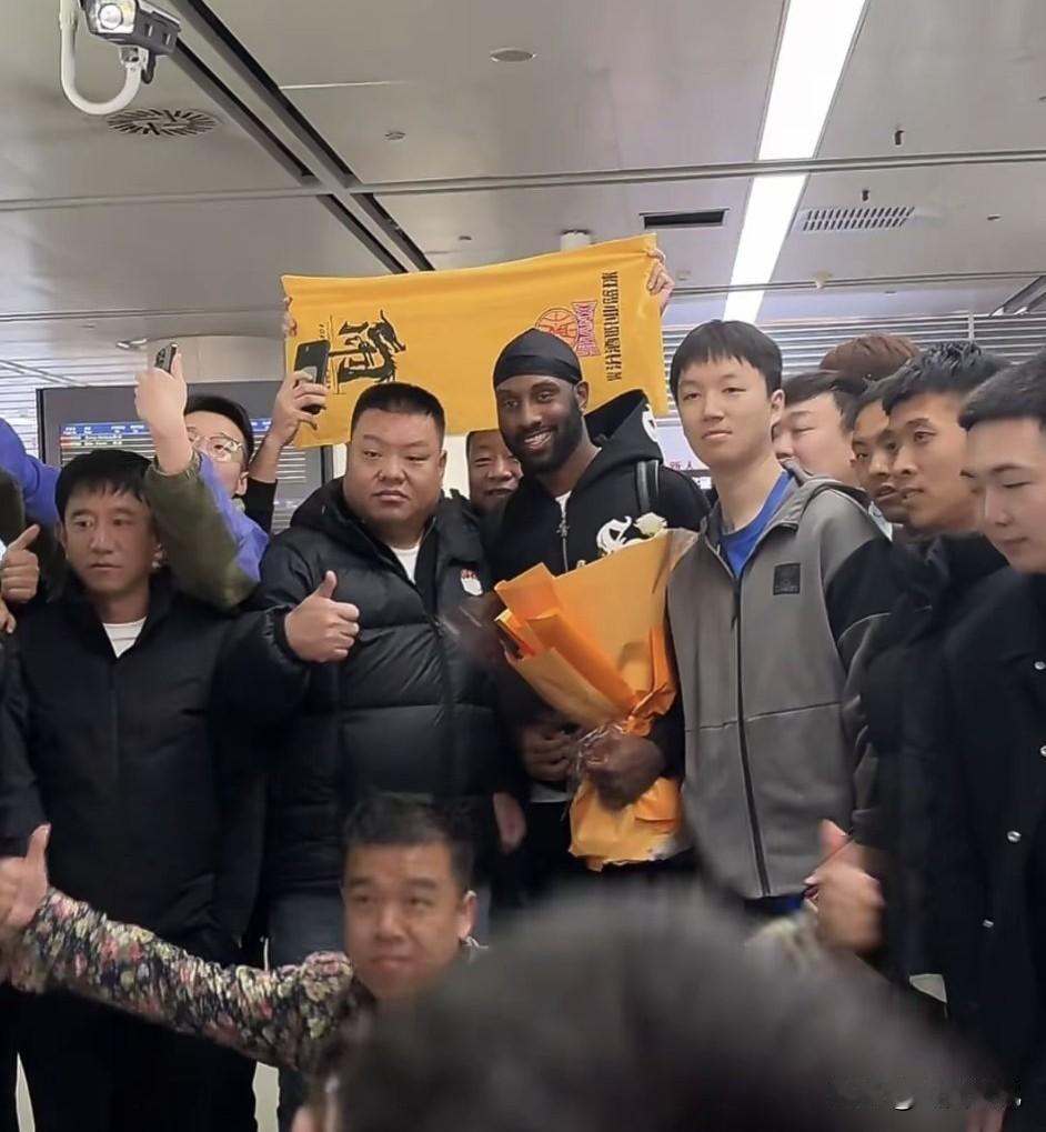 杰伦·诺埃尔将落地太原！山西汾酒男篮强力后卫外援到位，新赛季挑战浙江广厦的布朗！