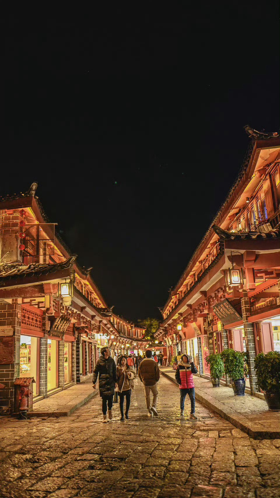 我要再去一趟丽江，听一听别人的故事，找一找久违的烟火气。 