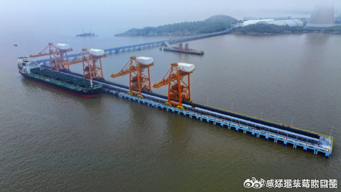 花费上亿打造台州海上绿色通道这座码头排面拉满斥资亿元升级建设海上运输通道，码头设